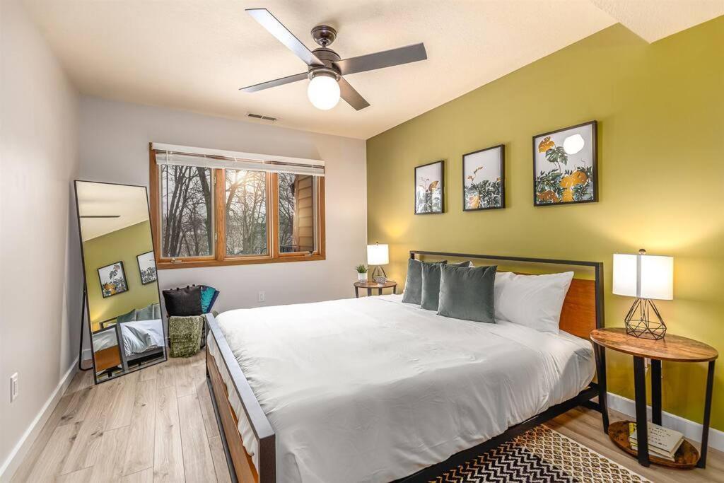Peaceful 2-Bedroom Townhome Retreat W/Wooded View Galena Exterior photo