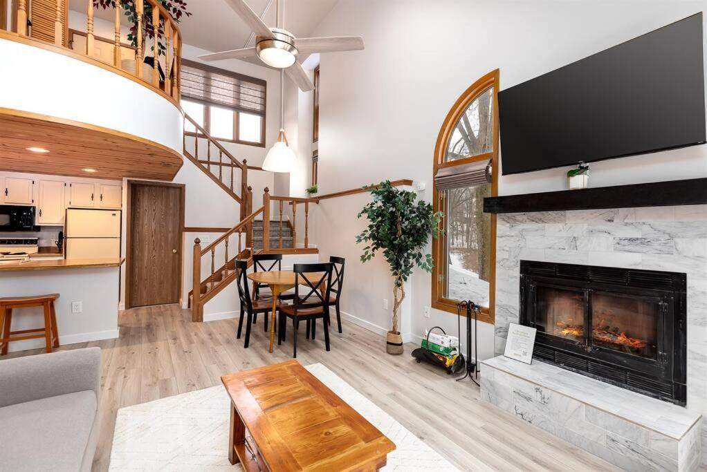 Peaceful 2-Bedroom Townhome Retreat W/Wooded View Galena Exterior photo