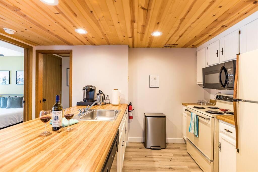 Peaceful 2-Bedroom Townhome Retreat W/Wooded View Galena Exterior photo
